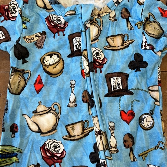 Little crowns & capes Alice in wonderland bamboo short romper - Picture 2 of 4